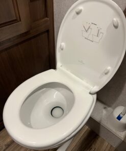 Soft Close Toilet Seat Round with Lid BR500-00 White, Comfortable, Durable, Sturdy, Stain-Resistant and Easy to Clean, Fits All Toilet Brands, Executive Series by Bath Royale Round Heavy-Duty 40 61kK4c2ikHL