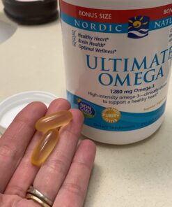 Nordic Naturals Ultimate Omega, Lemon Flavor - 90 Soft Gels - 1280 mg Omega-3 - High-Potency Omega-3 Fish Oil Supplement with EPA & DHA - Promotes Brain & Heart Health - Non-GMO - 45 Servings 90 Count (Pack of 1) 27 61mXms8gHlL