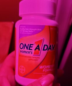 One A Day Women’s Multivitamin, Supplement with Vitamin A, Vitamin C, Vitamin D, Vitamin E and Zinc for Immune Health Support, B12, Biotin, Calcium & More, Tablet, 100 count 52 61nj0hC0bBL