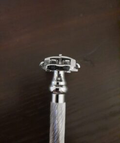 Parker Safety Razor, 99R Chrome Long Handle Heavyweight Butterfly Open Double Edge Safety Razor for Men, 5 Parker Premium Platinum Double Edge Razor Blades Included 57 61nvi54UZPL