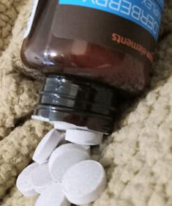 Amazon Elements Elderberry Complex, Immune System Support Tablet, Berry Flavored Lozenges, Adult, Unisex, 60 Count, Elderberry 100mg, Vitamin C 103mg, Zinc 12mg per Serving (Packaging may vary) 35 61pmF5DTjdL