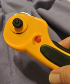 OLFA 45mm Ergonomic Rotary Cutter (RTY-2/DX) - Rotary Fabric Cutter w/ Blade Cover & Squeeze Trigger for Quilting, Sewing, Crafts, Replacement Blade: OLFA RB45-1H 40 61qCu qXPNL