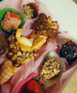 Gourmet 10in White Bakery Boxes 25 Pk. Cute Window Displays for Pies, Cakes, Cupcakes , Pastries. Transport Baked Goods w/ Sturdy, Easy-to Use Carriers. Give Sweet Holiday Gifts at Work, School 40 61rDlMiZ37L