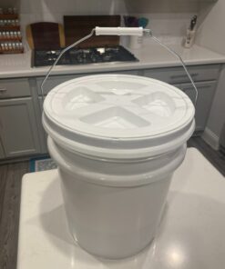 Gamma2 Seal Lid - Pet Food Storage Container Lids - Fits 3.5, 5, 6, & 7 Gallon Buckets, White, 4122E, Made in USA, Fits a 3.5 to 7 Gallon Bucket 39 61s71iqiAEL