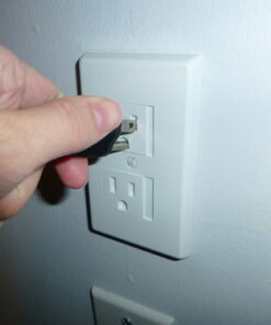 Mommy's Helper Safe Plate Self Closing Electrical Outlet Covers, Baby Proofing Safety Wall Socket Plate, Automatic Sliding Cap Cover Standard Wall Outlet Cover, White 15 61vLVLiCwQL