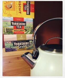 KitchenAid KEK1222PT 1.25-Liter Electric Kettle - Pistachio Small 1.25 Liter Pistashio 37 61w JGM6HfL