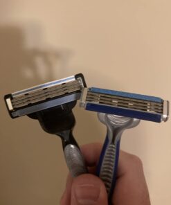 Gillette Sensor3 Comfort Disposable Razors for Men, 8 Count, Lubrastrip Glides Easily Over Your Skin Sensor3 Comfort (8ct) 43 61yMWmDRnPL