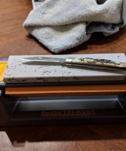 Smith’s TRI6 Arkansas Tri-Hone Stone Sharpening System Grey 6” Fine, Medium, & Coarse Stones 3-Way Honing Nonslip Rubber Feet Restore Tools, Hunting, Kitchen, Fishing & Pocket Knives 48 71 BobMwqcL