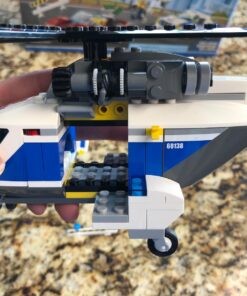 LEGO City Police High-Speed Chase 60138 Building Toy with Cop Car, Police Helicopter, and Getaway Sports Car (294 Pieces) 32 710FD9zEOvL