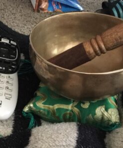6-Inch Handmade Tibetan Singing Bowl ~ Superb B Crown Chakra Balancing ~ Best use for Meditation, Sound Healing, Cleansing, Mindfulness & Relaxation ~ Cushion & Sueded Leather wooden Mallet included 28 710ROzdXg1L