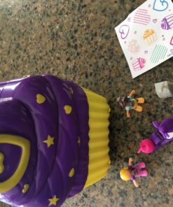 Polly Pocket Playset, Travel Toy with 2 Micro Dolls & Surprise Accessories, Pocket World Cupcake Compact, Food Toy 26 711AfwrlesL
