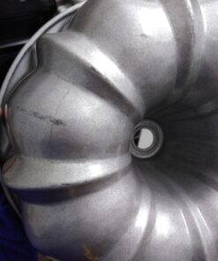 USA Pan Bakeware Nonstick Fluted Tube Cake Pan, Aluminized Steel 10-Inch 39 711D0jZgQ0L