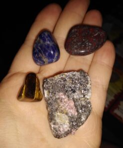 ROCK ON! Geology Game with Rock & Mineral Collection – Collect and Learn with STEM-based Educational Science Kit in Carrying Tote - Amethyst, Rhodonite, Selenite Crystal, Unakite and lots more 31 711s8InZLlL