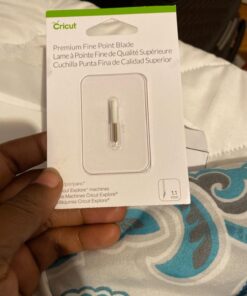 Cricut Premium Fine-Point Replacement Blade, Cutting Blade with Improved Design, Cuts Light to Mid-Weight Materials, For Personalized Crafts, Compatible Maker & Explore Machines, 1 Count 1ct 26 712AAsbRK9L