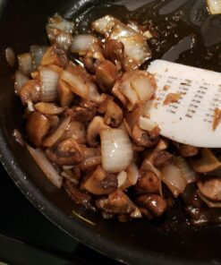 Lodge Cast Iron Skillet with Red Silicone Hot Handle Holder, 12-inch 65 715jbkMQu6L