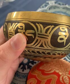 Tibetan Singing Bowl Set ~ Easy to Play with Dual-End Striker & Cushion ~ Beautiful Sound for Holistic Healing, Stress Relief, Meditation & Relaxation ~ Gratitude Pattern ~ Antique Light Brown Bowl 41 716BxquLdmL