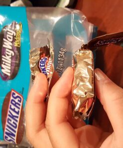 SNICKERS, TWIX, MILKY WAY & 3 MUSKETEERS Variety Pack Fun Size Variety Pack Milk Chocolate & Dark Chocolate Candy Bars Assortment, 40 oz 135 Piece Bag 28 716POz jsOL 3