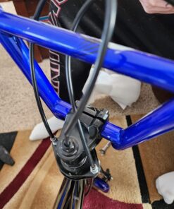 Mongoose Expo Youth Kick Scooter, Suggested for Riders with Ages 6 to 9 Years Old, Max. Weight of 175 lbs., Front and Rear Caliper Brakes, Rear Axle Pegs, 12-Inch Inflatable Wheels Black/Blue 31 716cHRvAG7L