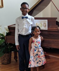 Calvin Klein Boys' Long Sleeve Sateen Dress Shirt, Style with Buttoned Cuffs & Shirttail Hem 14 White 19 716e2KZ2j9L