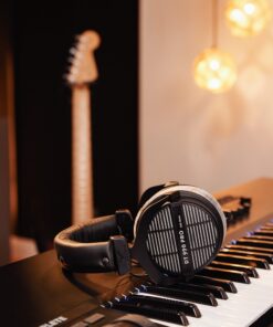 beyerdynamic DT 990 Pro 250 ohm Over-Ear Studio Headphones For Mixing, Mastering, and Editing Gray 34 717FBTB8anL