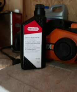 Oregon 54-026 Premium Bar and Chain Oil and Lubricant for Chainsaws, 1 Quart Bottle (32 fl.oz / 946 ml) 22 717GXjz2z L