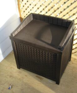 Suncast 22-Gallon Small Deck Box - Lightweight Resin Indoor/Outdoor Storage Container and Seat for Patio Cushions, Gardening Tools and Toys - Store Items on Patio, Garage, Yard - Mocha Wicker Mocha Wicher 43 717tYs4zbrL
