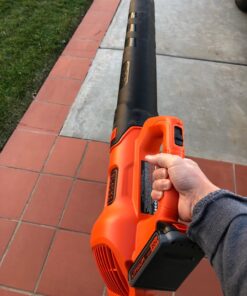 BLACK+DECKER 20V MAX Cordless Leaf Blower, 2-Speed, Up To 90 MPH, with Battery and Charger (BCBL700D1) 20V Leaf Blower Kit 31 718D10Tjz4L