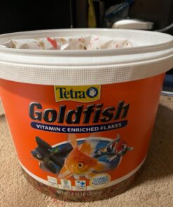 Tetra Goldfish Flakes, Nutritionally Balanced Diet For Aquarium Fish, Vitamin C Enriched Flakes, 4.52 lbs oz 34 718QI41XNqL