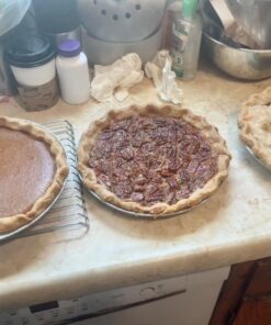 Handi-Foil 10" (Actual Top-Out 9-5/8 Inches - Top-In 8-3/4 Inches) Aluminum Foil Pie Pan - Disposable Baking Tin Plates (Pack of 25) 4 718wvTwYwaL