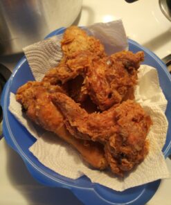 Bayou Classic 1201 10-qt Aluminum Fry Pot Features Perforated Aluminum Basket Heavy Duty Riveted Handles Perfect For Deep Frying French Fries Hush Puppies Fish & Chicken 37 719xU7PY1KL