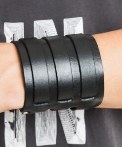 HZMAN Mens Genuine Leather Wide Triple Strap Cuff Wrap Gauntlet Wristband Buckle Fastening Arm Armor Cuff Black 10 719xVzmWKgL