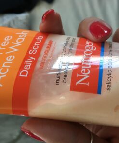 Neutrogena Oil-Free Acne Face Scrub, 2% Salicylic Acid Acne Treatment Medicine, Daily Face Wash to help Prevent Breakouts, Oil Free Exfoliating Facial Cleanser for Acne-Prone Skin, 4.2 fl. oz Unscented 4.2 Fl Oz (Pack of 1) 39 71B6L N3mbL