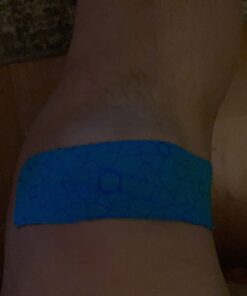 THERABAND Kinesiology Tape, Waterproof Physio Tape for Pain Relief, Muscle & Joint Support, Standard Roll with XactStretch Application Indicators, 2 Inch x 16.4 Foot Roll, Blue/Blue Pack of 1 23 71CLzV0zAtL