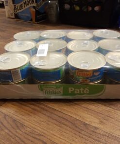 Purina Friskies Wet Cat Food, Shreds With Salmon in Sauce - (24) 5.5 oz. Cans 5.5 Ounce (Pack of 24) 47 71CgDqDnnyL