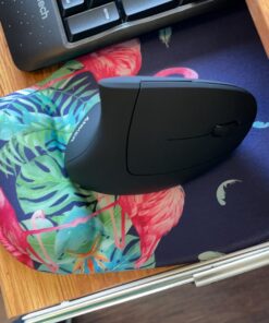 Anker 2.4G Wireless Vertical Ergonomic Optical Mouse, 800 / 1200 /1600 DPI, 5 Buttons for Laptop, Desktop, PC, Macbook - Black 41 71CpVB5cROL