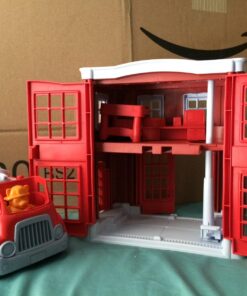 Green Toys Fire Station Playset - 8 Piece Pretend Play, Motor Skills, Language & Communication Kids Role Play Toy. No BPA, phthalates, PVC. Dishwasher Safe, Recycled Plastic, Made in USA. 19 71CqY8fv67L