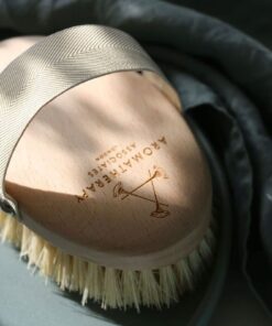 Aromatherapy Associates Revive Body Brush. Natural Dry Brush to Exfoliate Skin and Boost Circulation. Made of Natural and Sustainable Materials (1 count) 12 71DBV48sNqL