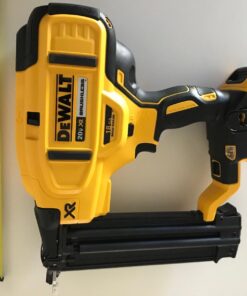 DEWALT 20V MAX* Cordless Brad Nailer Kit, 18GA (DCN680D1) 36 71DNhIXzINL