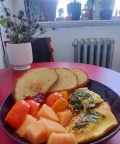 Lodge 8 Inch Cast Iron Pre-Seasoned Skillet – Signature Teardrop Handle - Use in the Oven, on the Stove, on the Grill, or Over a Campfire, Black 53 71DnIWGOgBL