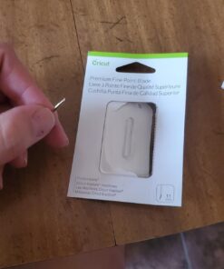 Cricut Premium Fine-Point Replacement Blade, Cutting Blade with Improved Design, Cuts Light to Mid-Weight Materials, For Personalized Crafts, Compatible Maker & Explore Machines, 1 Count 1ct 27 71EZaWraKqL