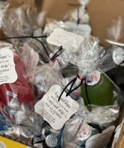 100 Pcs 10 in x 6 in(1.4mil.) Clear Flat Cello Cellophane Treat Bags Good for Bakery, Cookies, Candies,Dessert with 5 random Twist Ties! 100PCS(10x6 Inch) 33 71F76CJcTbL