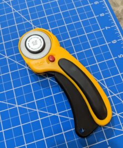 OLFA 45mm Ergonomic Rotary Cutter (RTY-2/DX) - Rotary Fabric Cutter w/ Blade Cover & Squeeze Trigger for Quilting, Sewing, Crafts, Replacement Blade: OLFA RB45-1H 48 71FKfoIucL