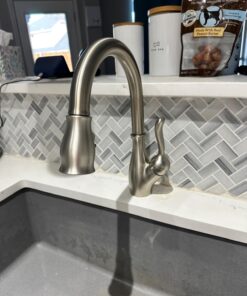 Delta Faucet Leland Brushed Nickel Pull Down Kitchen Faucet, Magnetic Docking Spray Head, SpotShield Stainless Steel, 9178-SP-DST Without Soap Dispenser Standard 30 71FScuKDNbL