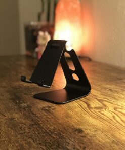 Amazon Basics Adjustable Aluminum Cell Phone Desk Stand for iPhone and Android, Black 39 71FYTF0DQrL