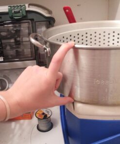 Bayou Classic 1201 10-qt Aluminum Fry Pot Features Perforated Aluminum Basket Heavy Duty Riveted Handles Perfect For Deep Frying French Fries Hush Puppies Fish & Chicken 43 71HAjMhqG8L