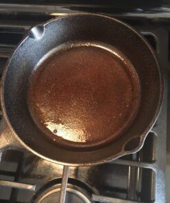 Lodge 8 Inch Cast Iron Pre-Seasoned Skillet – Signature Teardrop Handle - Use in the Oven, on the Stove, on the Grill, or Over a Campfire, Black 50 71Hgg0hxGzL