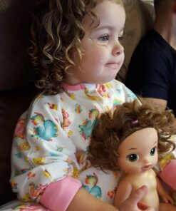 Baby Alive C2695 READY FOR SCHOOL BABY: Brown Hair Baby Doll, School-Themed Dress, Doll Accessories Include Notebook & Brush, Doll For 3-Year-Old Girls and Boys and Up, Multicolor (Amazon Exclusive) 40 71KPh457KfL