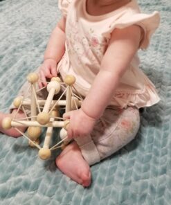 Manhattan Toy Skwish Natural Rattle and Teether Grasping Activity Toy 26 71KdkX42fbL