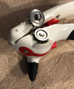 Zyliss Lock N' Lift Can Opener - Can Opener with Lid Lifter Magnet - Manual Can Opener with Locking Mechanism - Safe and Easy-to-Turn - Stainless Steel - Red Lock & Lift Red 29 71Kta3iKL