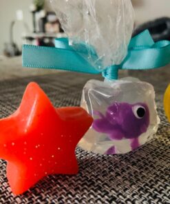 Make Your Own Soap (Klutz Activity Kit) for 72 months to 180 months includes blocks of clear soap base (20) 57 71L0bcoMTuL